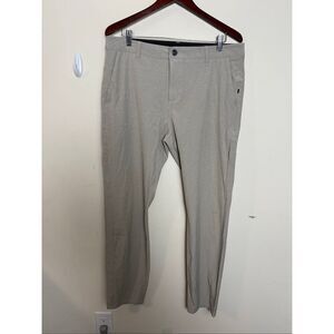 Vuori Aim Pant Men’s Tan Performance Stretch Pants Size 34 Modern Minimalist Tra